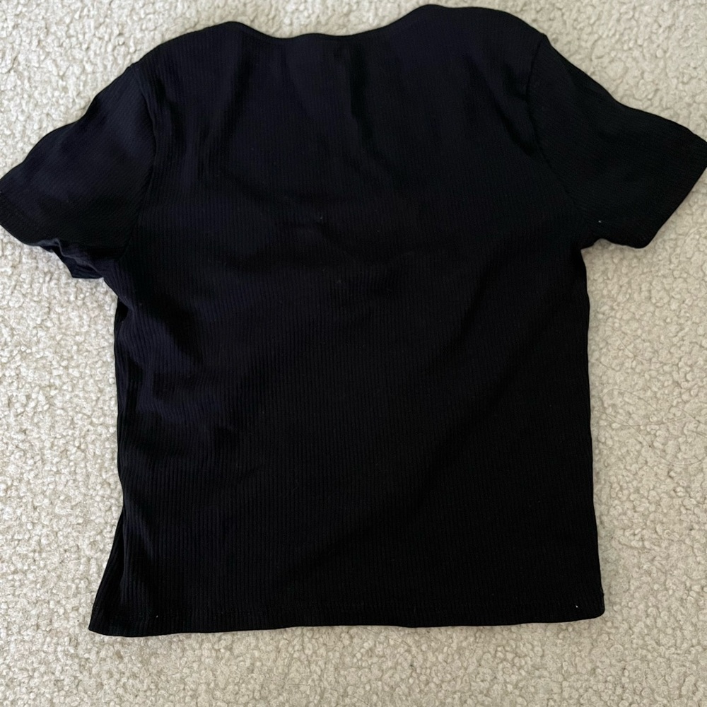 nice basic top - Picture 2 of 2